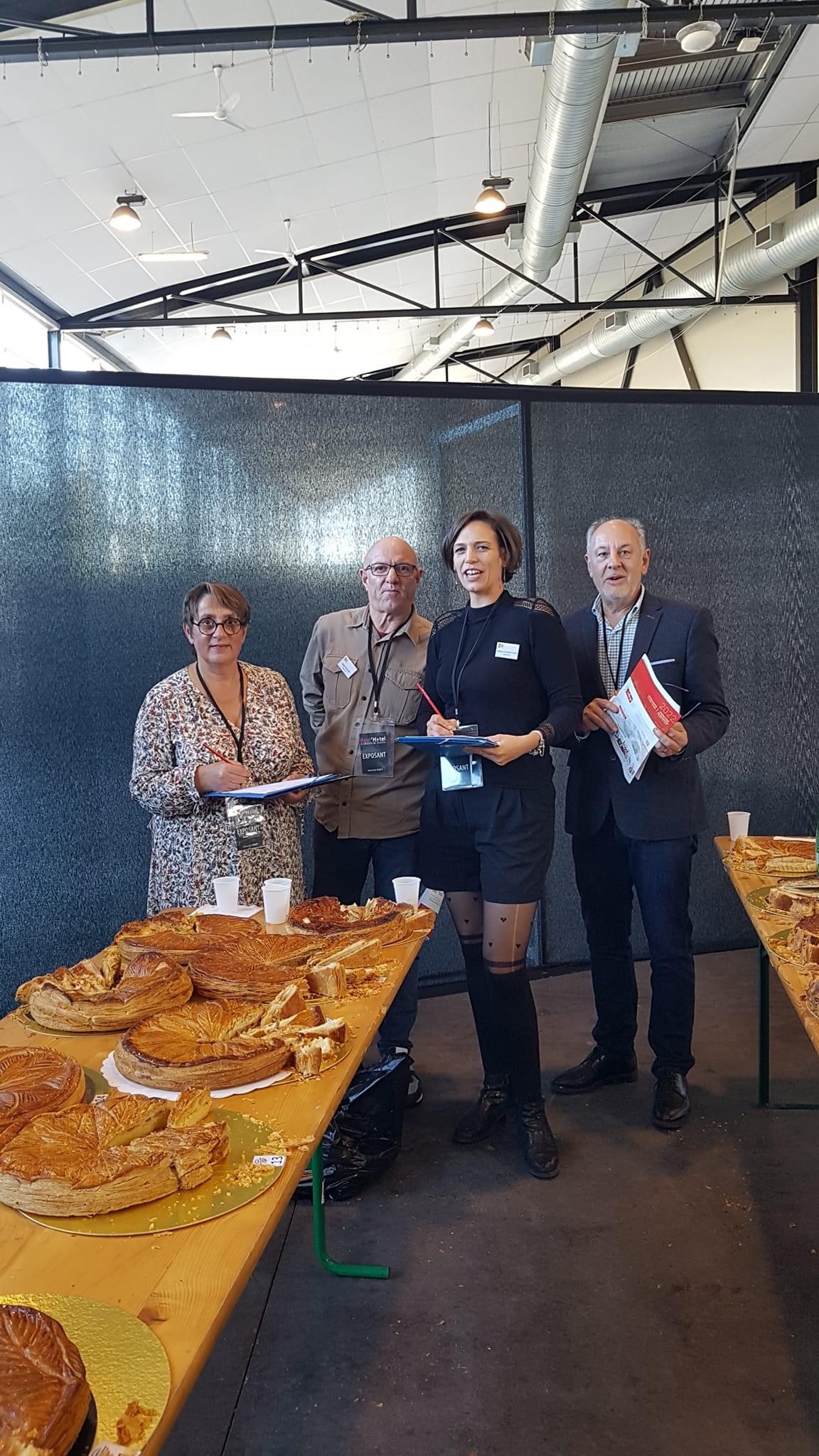 Commander : Le plateau de petits fours chauds, 20 pièces » Traiteur Baptême  - PAUL